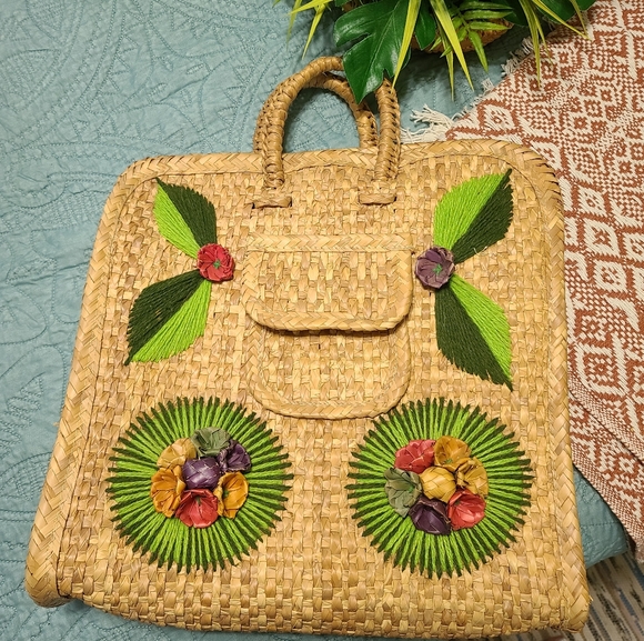 Handbags - Vintage Straw Tote Bag